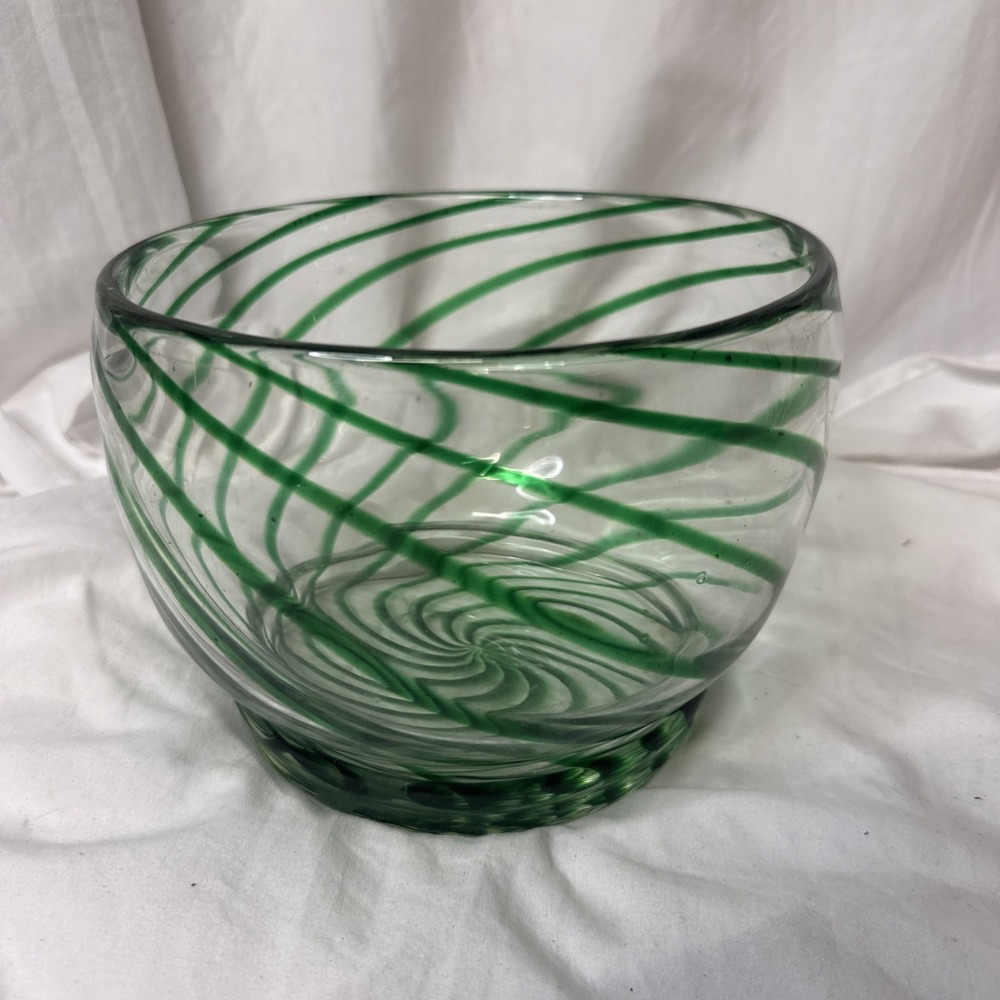 VTG Emerald Green Spiral Swirl Art Glass Bowl Clear Hand-Blown Spearmint Vortex